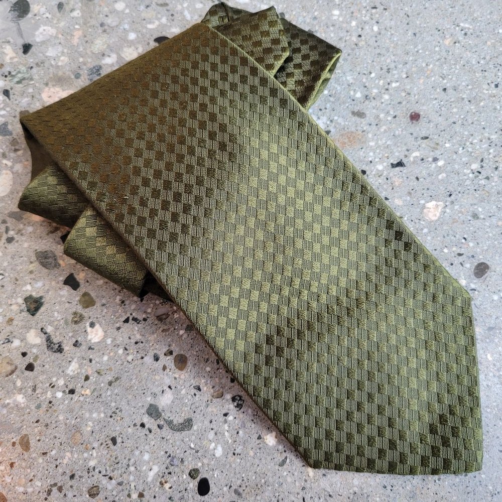 3/$20 - Geoffrey Beene 100% silk Tie